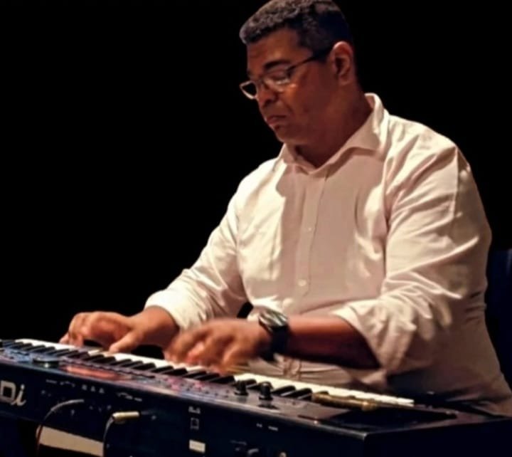 Professor da DeTeclaemTecla